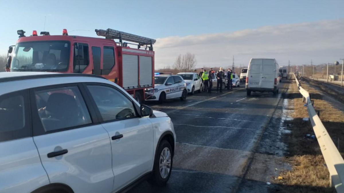 teribil-accident-pe-dn-22b-cinci-masini-implicate--traficul-blocat