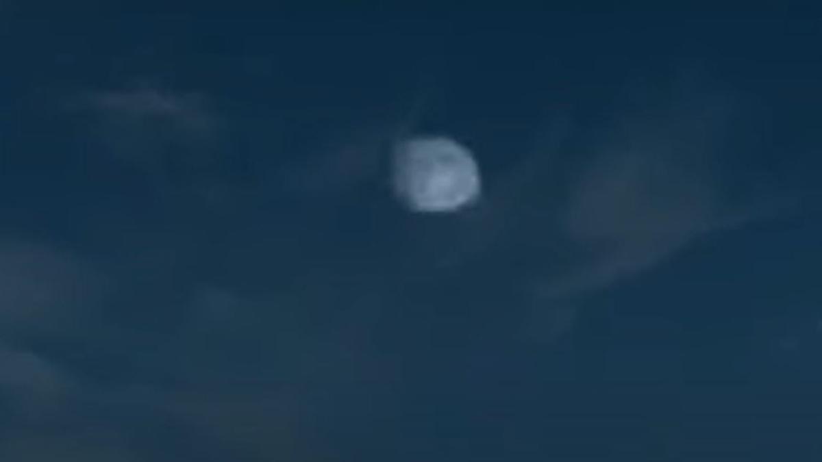 sfera-luminoasa--aparuta-pe-cer--pentru-a-treia-noapte--consecutiv-intr-o-comuna-din-judetul-brasov