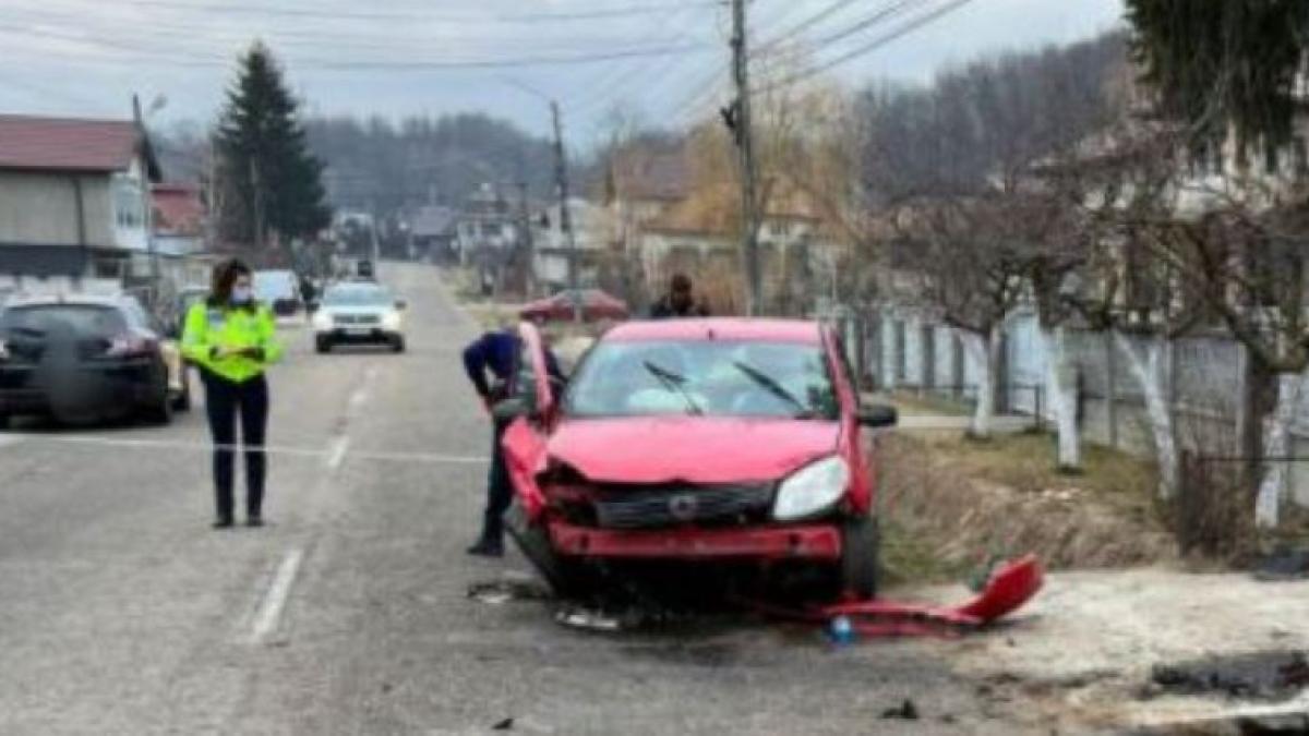 trei-minori-romani-raniti--dupa-ce-masina-in-care-se-aflau-a-intrat-intr-un-cap-de-pod