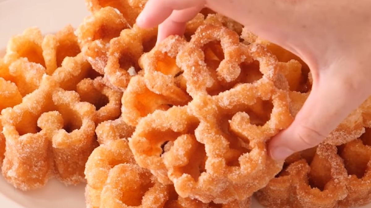 flori-prajite-crocante--ingredientele-putine-si-gustoase--secretul-celui-mai-bun-desert--sunt-mereu-o-senzatie-cand-vin-musafirii-1