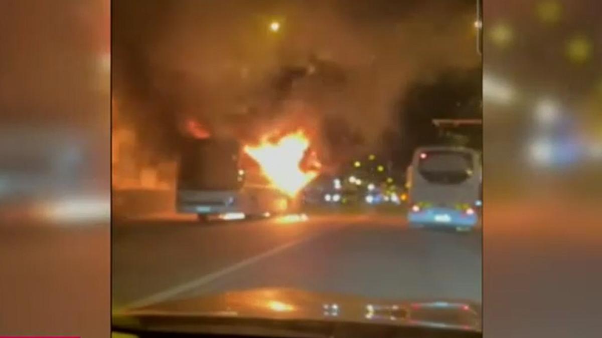 un-autobuz-cu-romani-a-luat-foc-in-mers