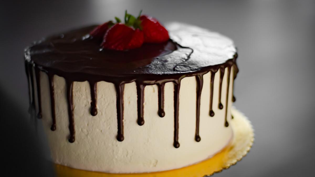 am-gasit-cel-mai-ieftin-tort-fara-coacere--e-cu-biscuiti-si-banane-si-e-delicios