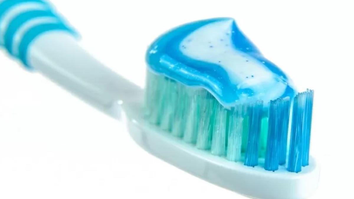 cu-ce-putem-inlocui-pasta-de-dinti-din-comert--sase-alternative-naturale-care-te-vor-surprinde-