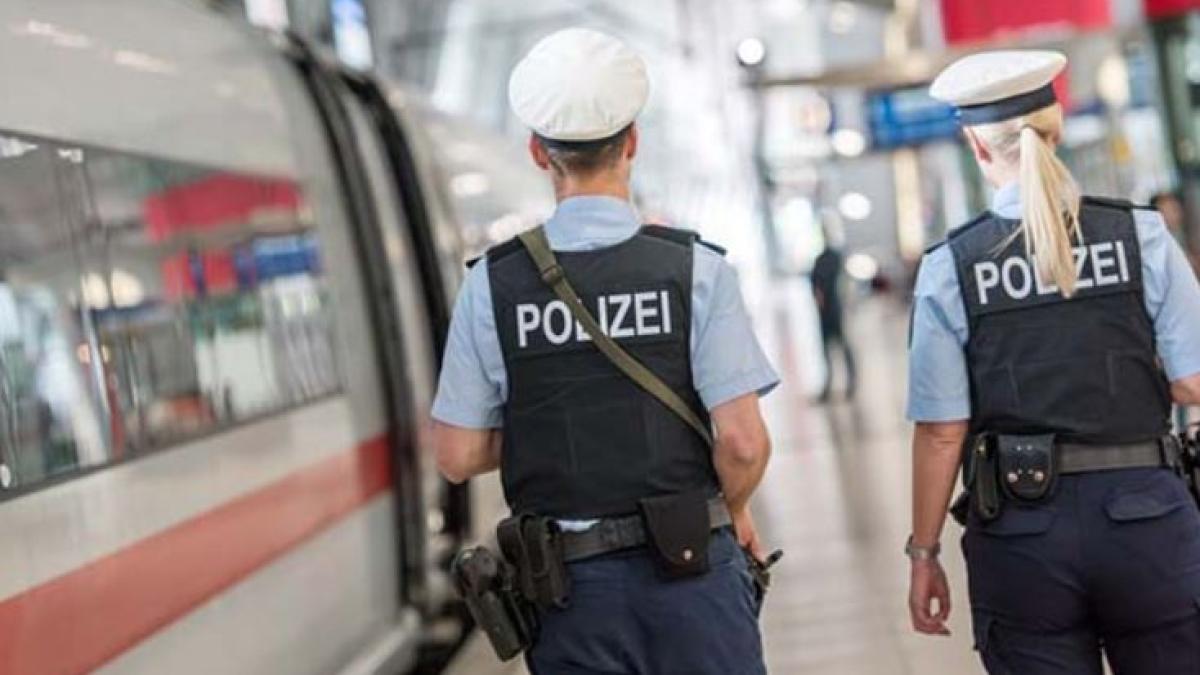 germania--roman--condamnat-la-inchisoare--surprins-in-timp-ce-se-plimba-prin-gara