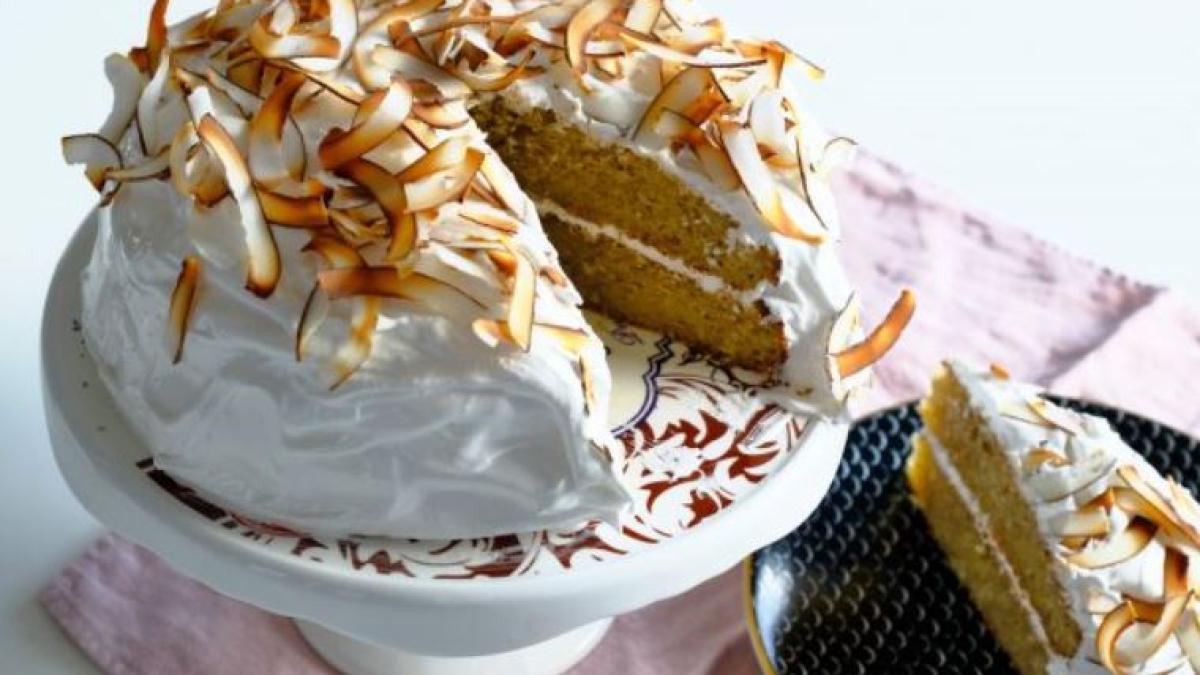 tort-cu-banane-si-nuca-de-cocos--oprc-c2prc-a0delicatesa-pufoasa--parfumata-si-dulce-ca-mierea