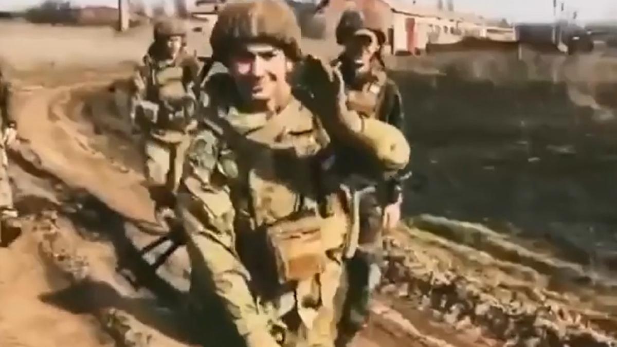 eroii-de-pe-insula-serpilor-un-granicer-ucrainean-a-transmis-live-atacul-rusilor--la-45-de-kilometri-de-romania