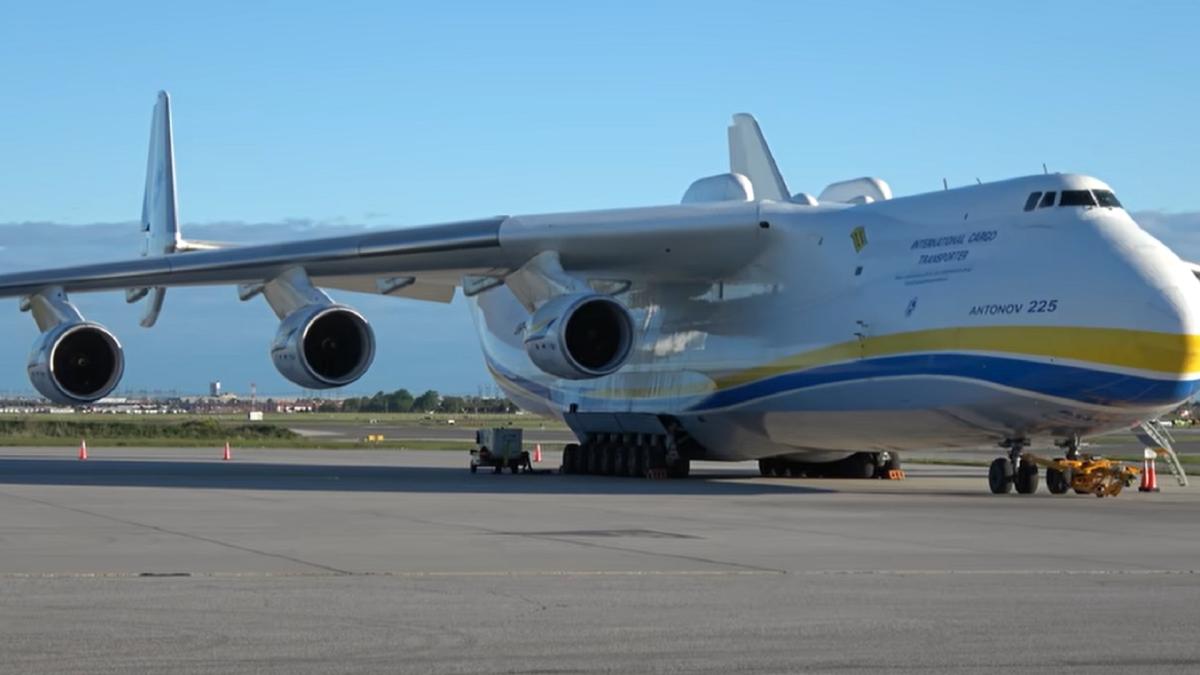 mriya--cel-mai-mare-avion-de-transport-din-lume--fabricat-in-ucraina--distrus-de-tirurile-rusesti