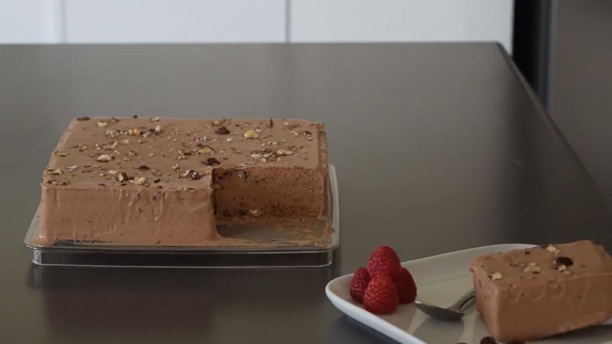 tort-cremos-de-ciocolata-din-doar-2-ingrediente-fara-faina--fara-unt--fara-oua--fara-lapte