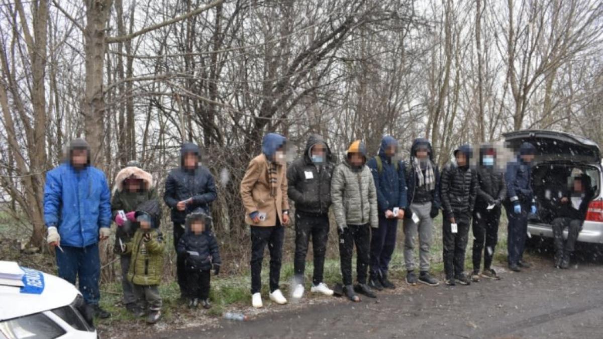 ungaria--roman--tras-pe-dreapta--soferul-retinut--dupa-ce--politistii-maghiari-i-au-verificat-masina