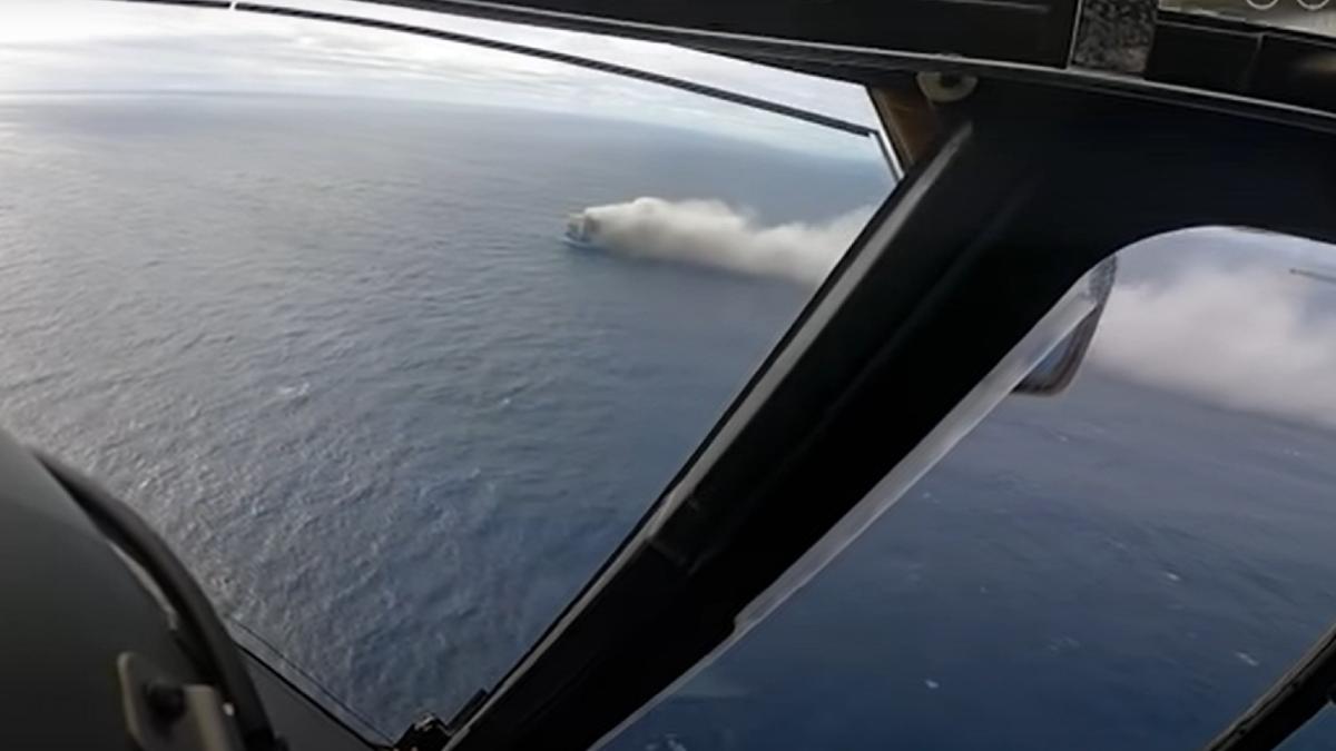 nava-cargo--scufundata-in-oceanul-atlantic--transporta-4-000-de-masini-de-lux-precum-porsche-si-bentley