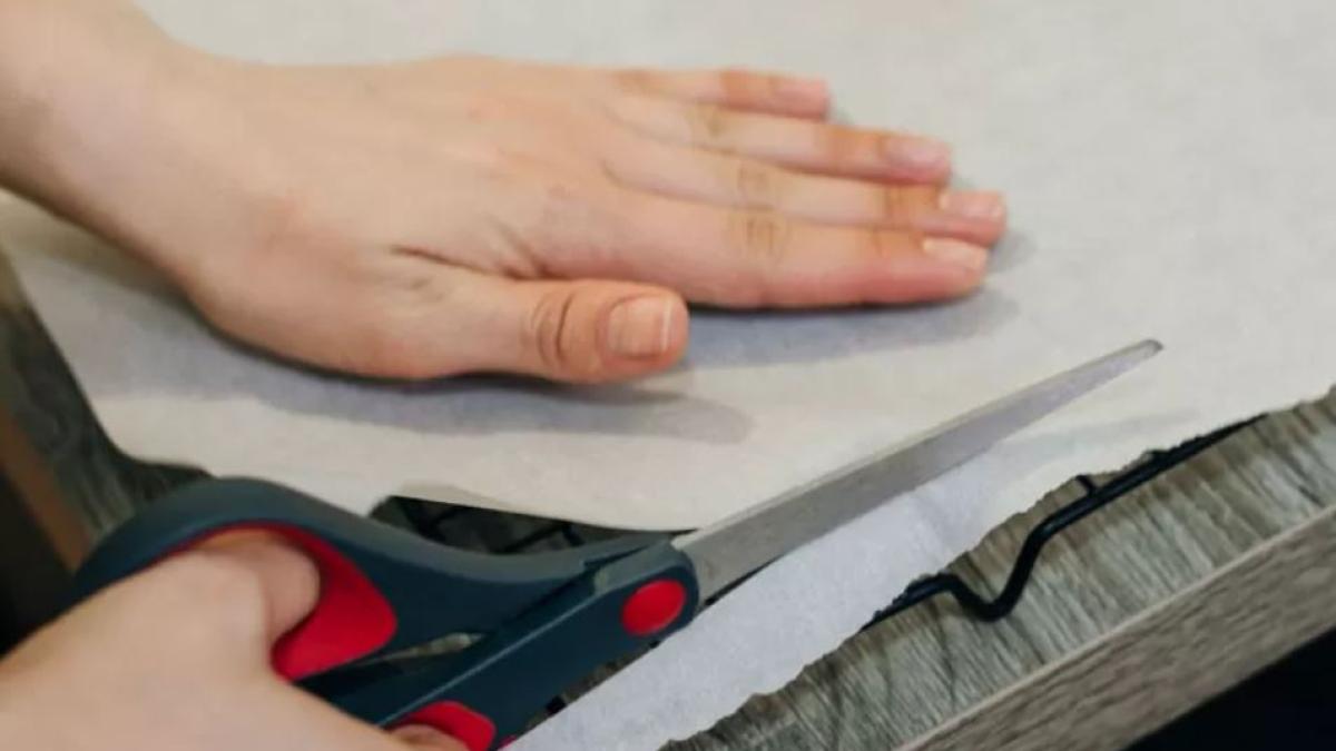 trebuie-sa-faci-curatenie-in-casa--foloseste-hartie-de-copt--trucuri-ingenioase-la-care-nu-te-astepti