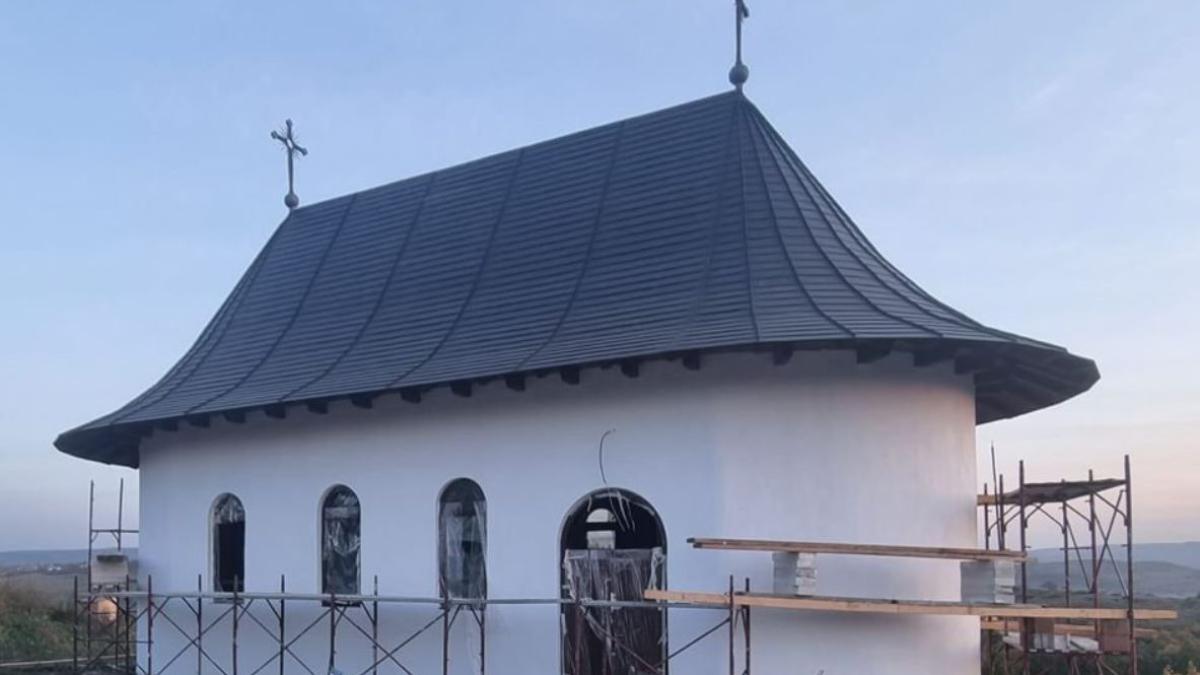 clopot-de-300-de-kg--furat-cu-caruta-de-la-o-biserica-din-judetul-iasi