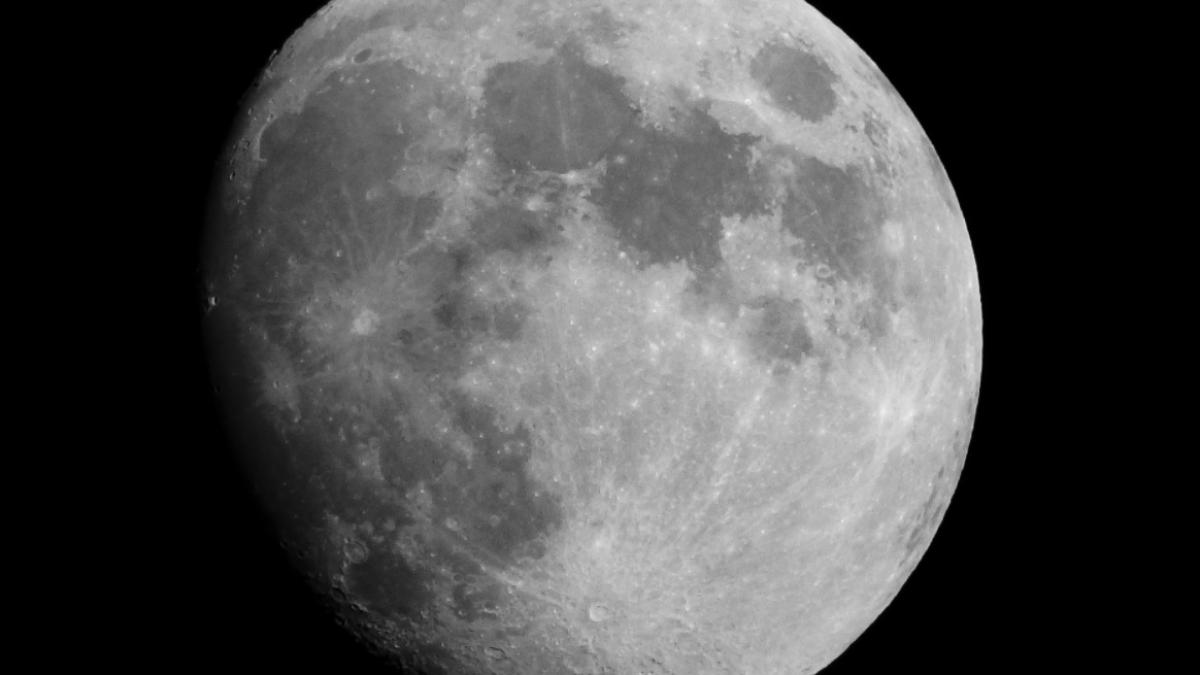 racheta-a-lovit-luna