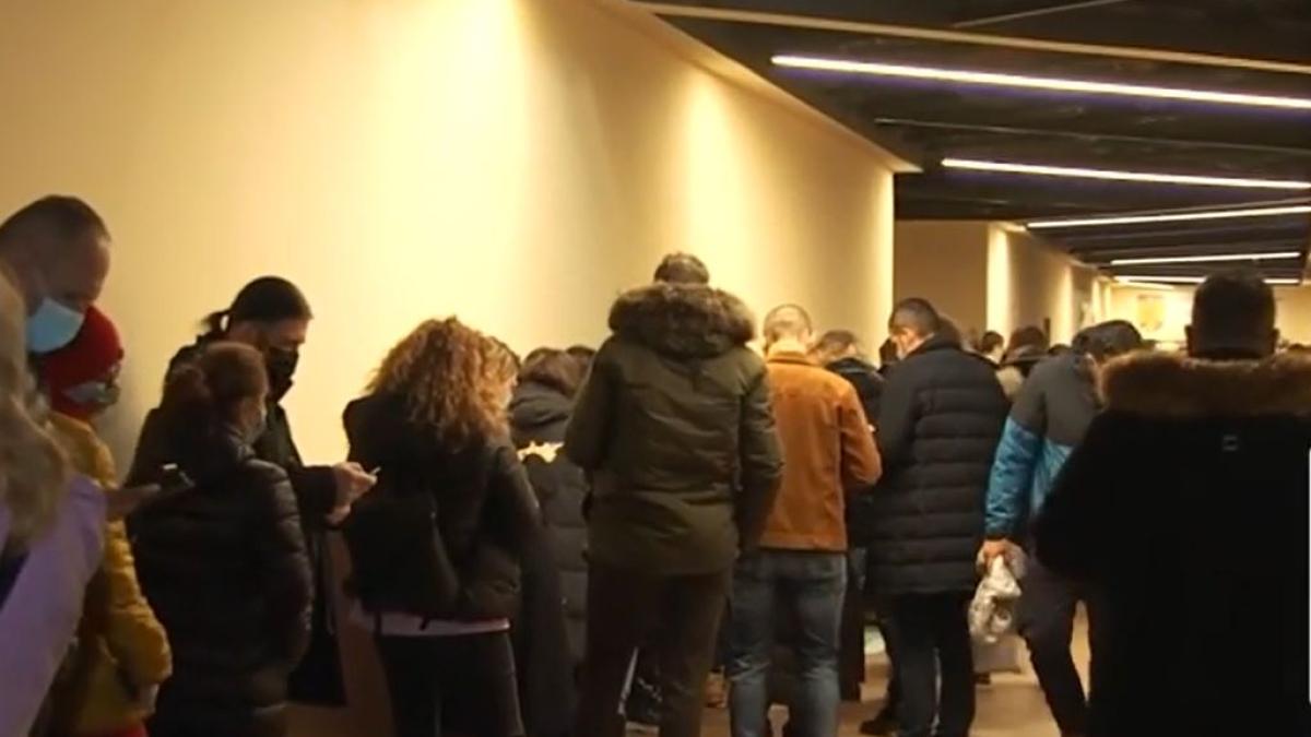 romanii-au-luat-cu-asalt-centrele-de-emitere-a-pasapoartelor--solicitarile-pentru-eliberarea-unui-act-de-calatorie--in-crestere