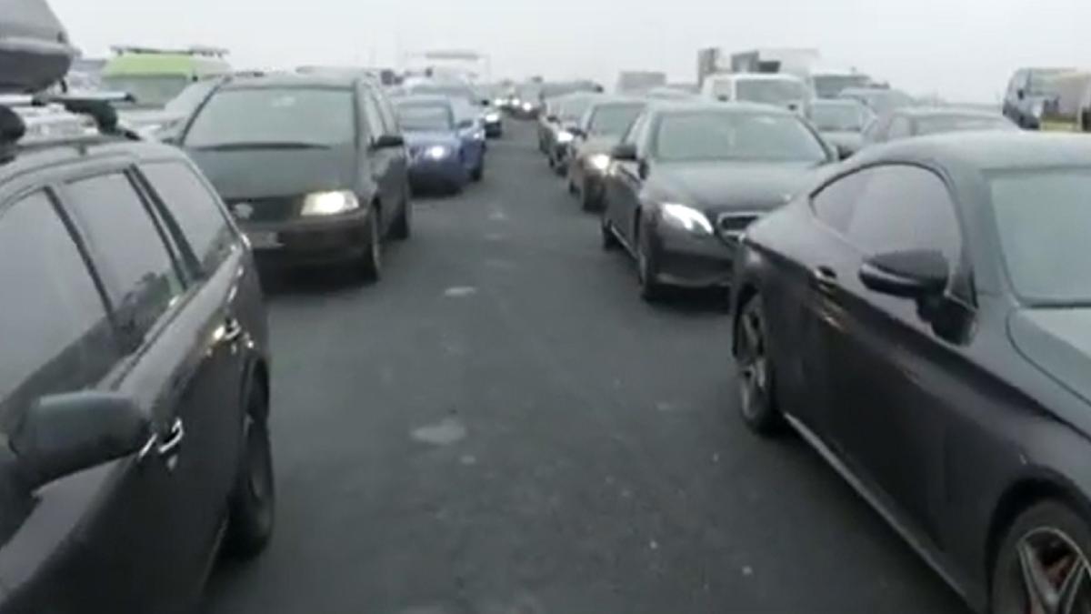 cozi-iesirea-din-tara-prin-nadlac-ii--se-asteapta-cel-putin-patru-ore