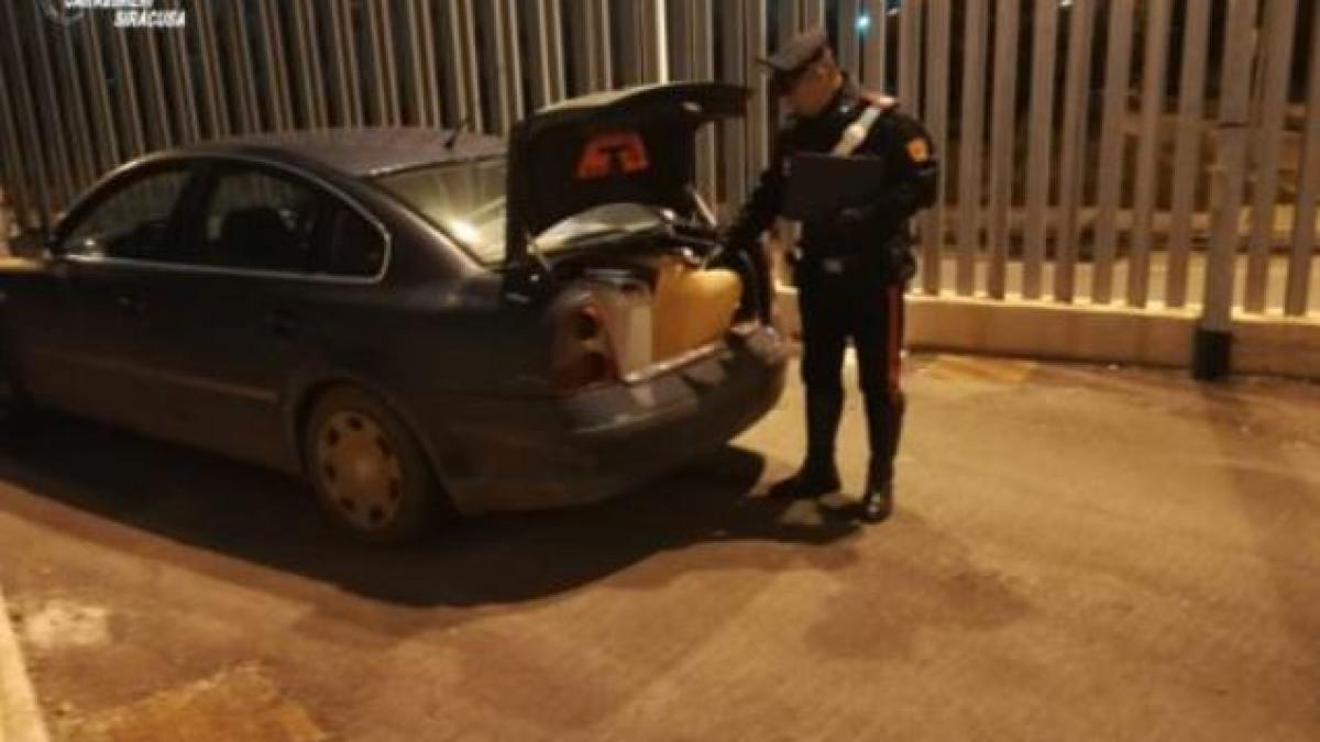 italia--roman--prins-cu-100-de-litri-de-motorina-in-portbagaj