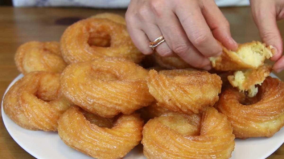 crullers--gogosi-pufoase-si-rafinate--o-delicatesa-franceza-care-creeaza-dependenta--le-vei-adora
