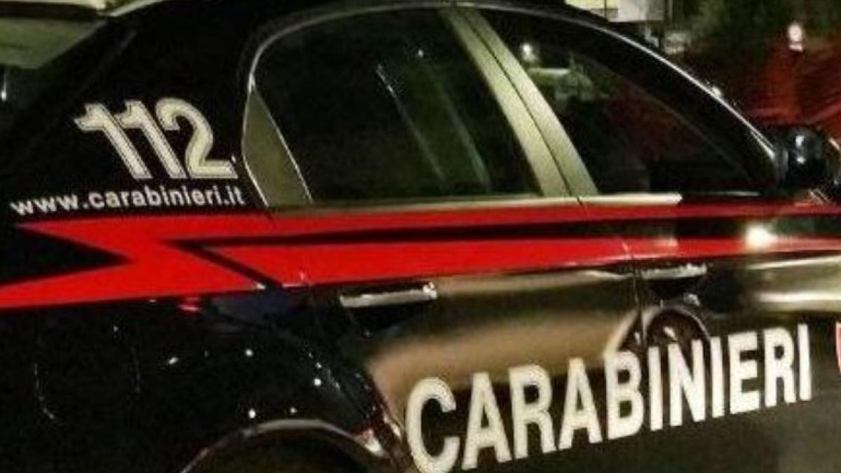 italia--un-roman-beat-si-inarmat-cu-cu-cutit-luat-ostatic-o-tanara-barman-intr-un-club