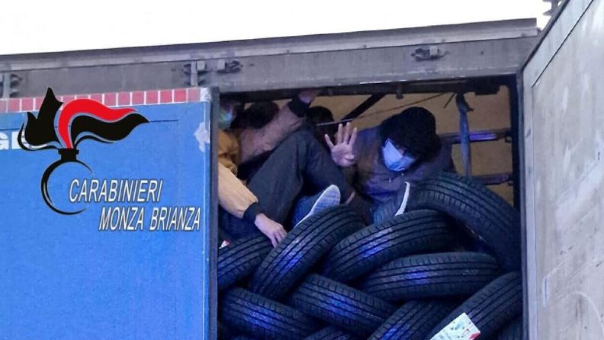 italia--sofer-roman-de-camion-a-tras-pe-dreapta-si-a-sunat-la-politie--dupa-ce-a-auzit-niste-zgomote-ciudate