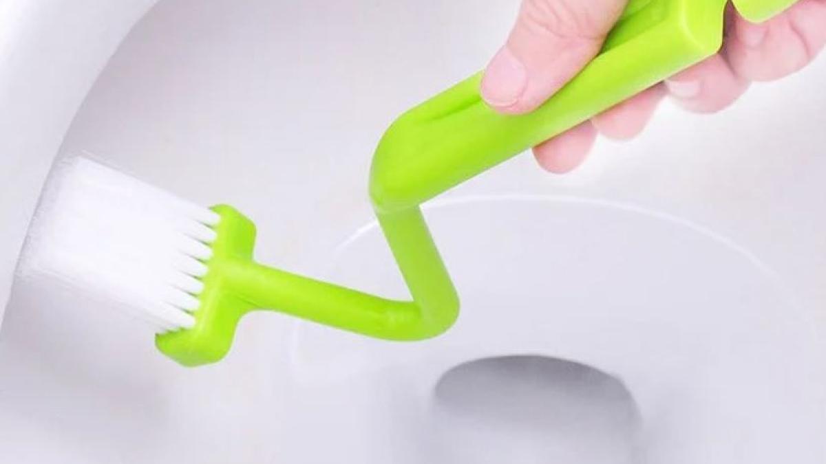 dezinfecteaza-peria-de-toaleta-in-cateva-clipe--trebuie-doar-sa-adaugi-in-apa-aceste-doua-ingrediente-exceptionale