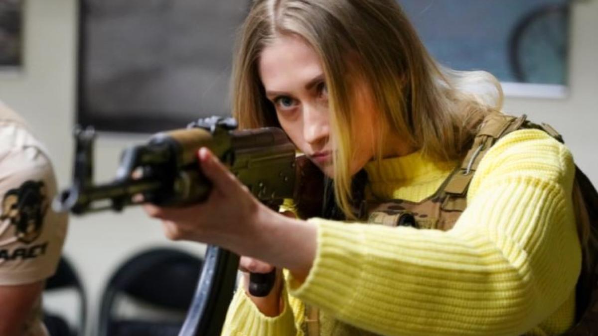 femeile-din-ucraina-au-pus-mana-pe-arme-si-avertizeaza-soldatii-rusi--ne-ati-ucis-copiii--acum-veti-platiprc-c2prc-a0