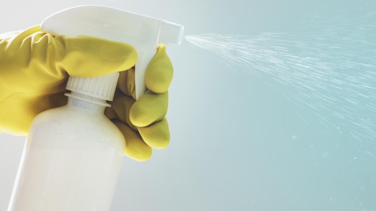 pulverizeaza-putin-otet-pe-peretele-din-bucatarie-inainte-de-a-gati--trucul-minune-care-te-va-face-fericit