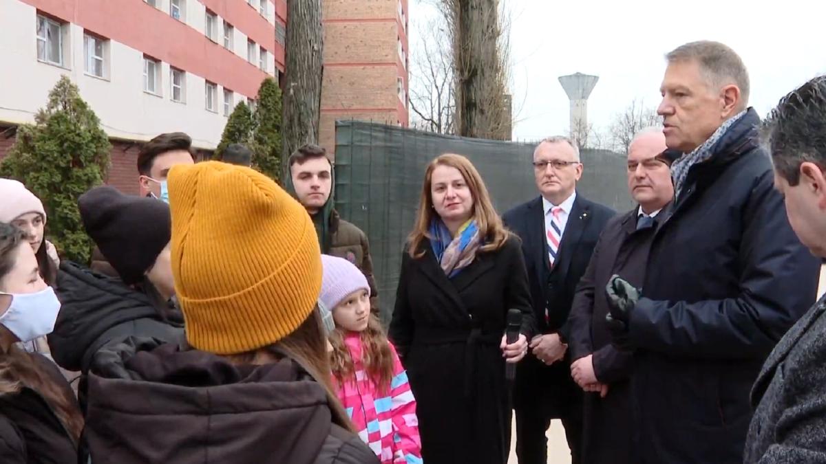 iohannis--discutie-cu-copii-ucrainieni-cazati-la-universitatea-bucuresti