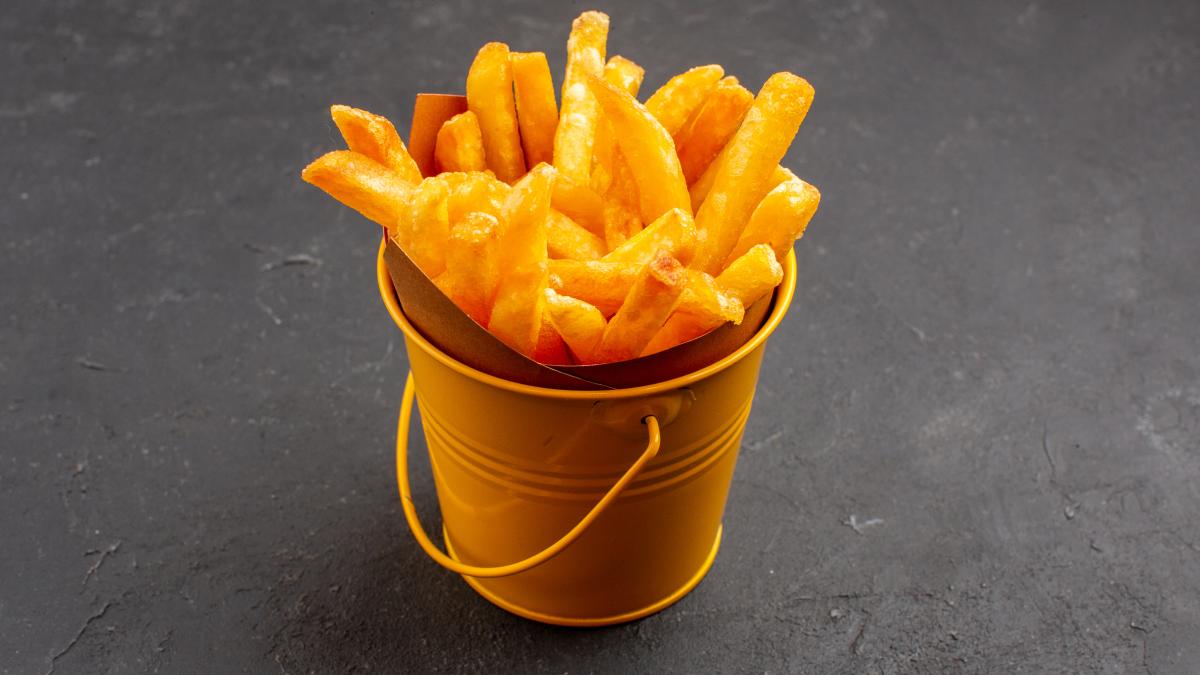 cartofi-prajiti-deliciosi-la-microunde--au-o-aroma-foarte-bogata-cu-putine-calorii--noteaza-reteta