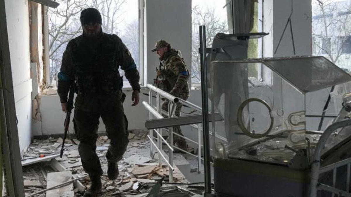 situatie-disperata-in-mariupol-oamenii-folosesc-apa-potabila-din-calorifere-si-balti