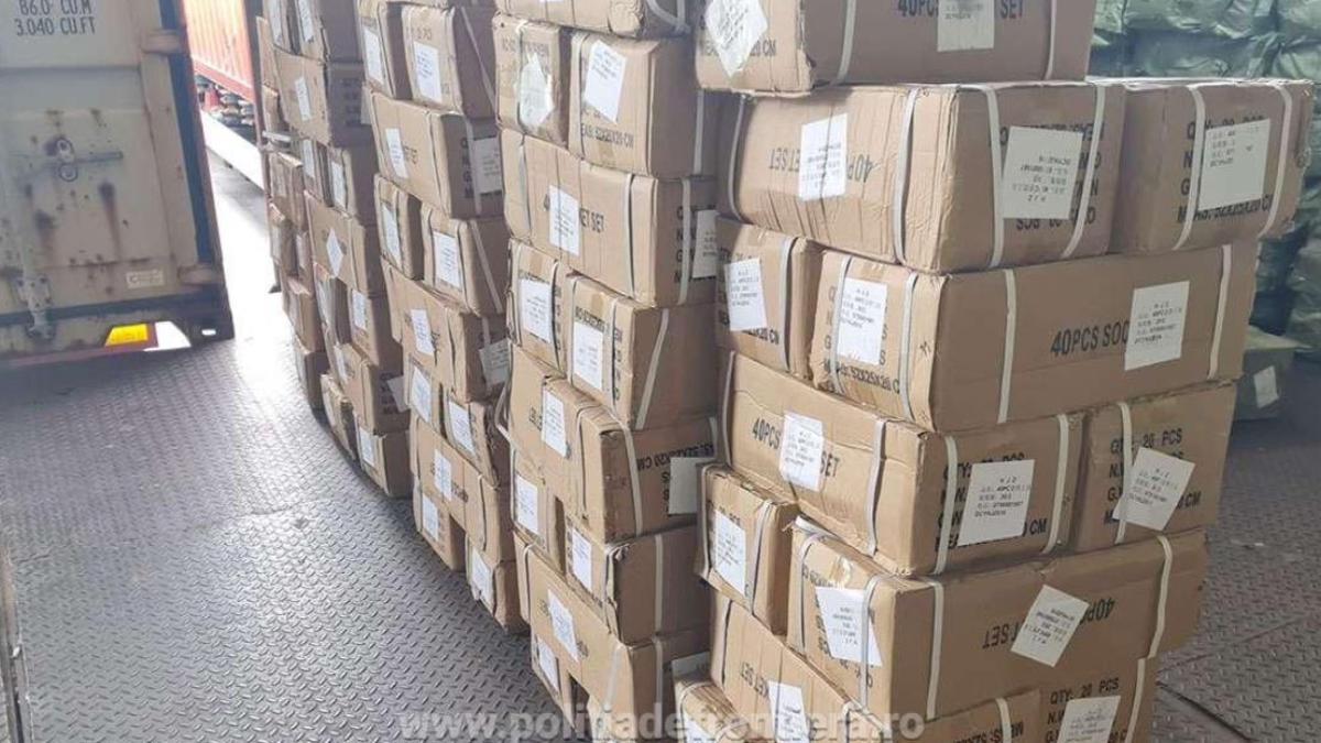 doua-containere--incarcate-cu-mii-de-bunuri-contrafacute--depistate-in-portul-constanta