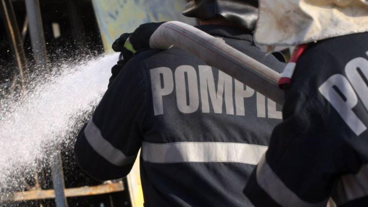 incendiu-intr-un-bloc-de-locuinte--zeci-de-romani-au-fost-evacuati