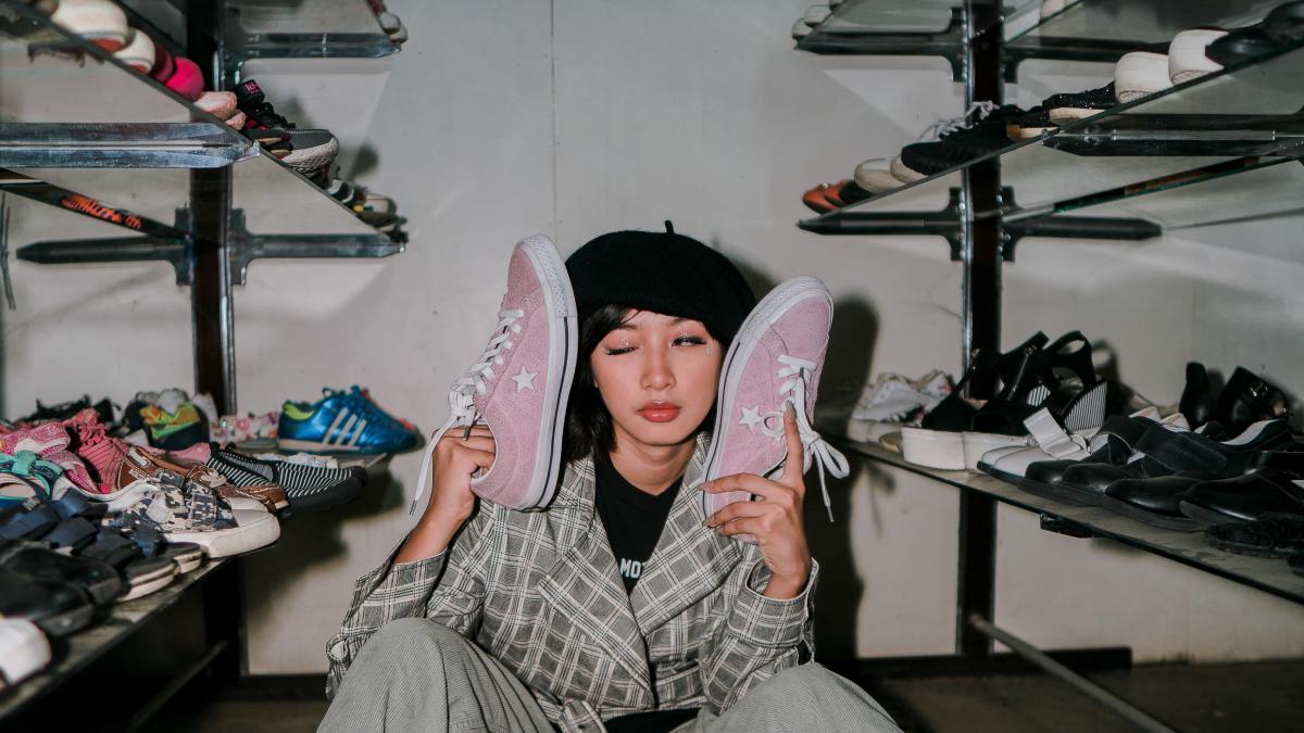 cum-sa-faci-pantofii-din-piele-sa-arate-ca-noi--dupa-mai-multe-sezoane-trucul-cu-pasta-de-dinti-care-iti-salveaza-bugetul