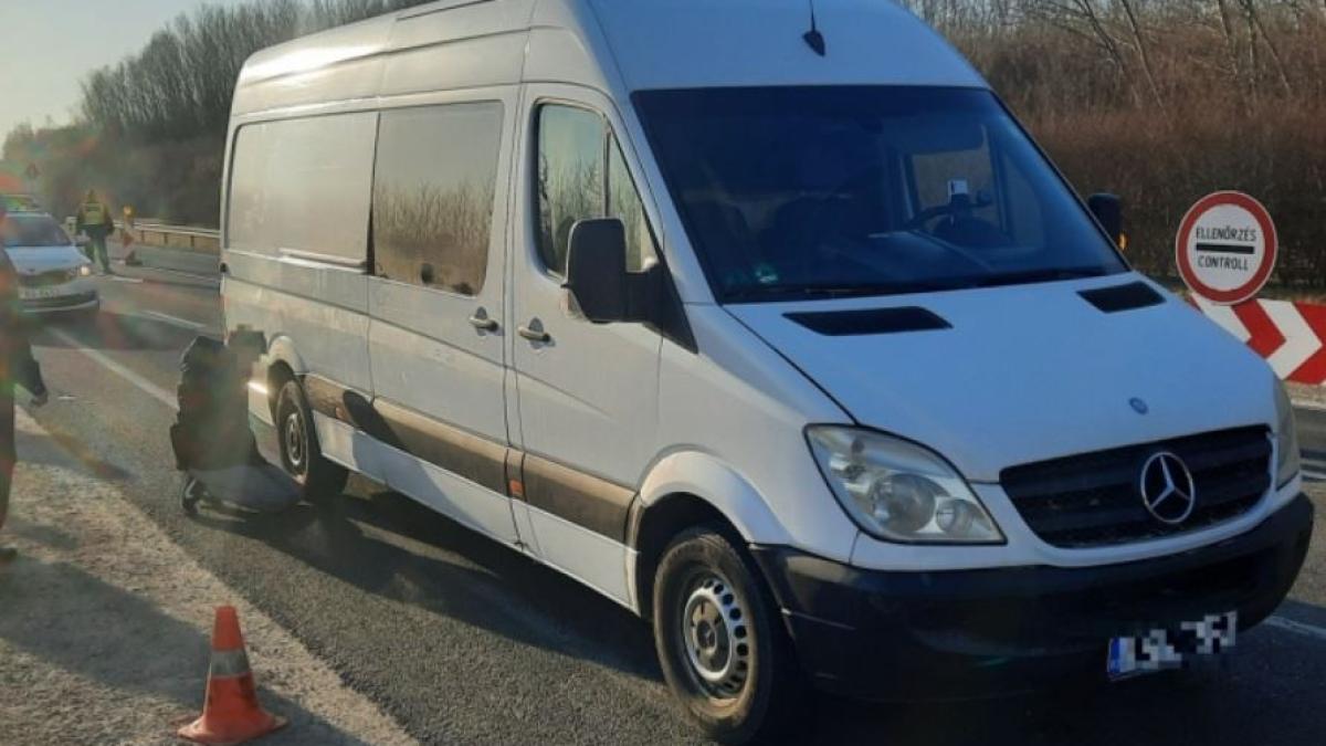 ungaria--microbuz-condus-de-un-roman--oprit-pe-autostrada--soferul--dus-imediat-la-audieri-de-politistii-maghiari