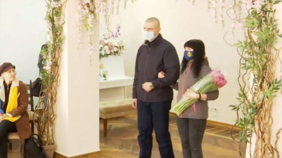 nunta-in-timpul-razboiului--un-soldat-ucrainean-s-a-casatorit-cu-aleasa-inimii-chiar-in-spitalprc-c2prc-a0prc-c2prc-a0