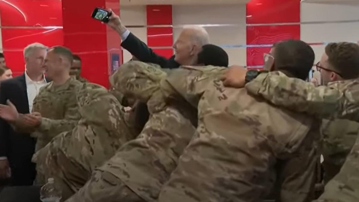 biden-a-vizitat-soldatii-americani-in-polonia--aproape-de-granita-cu-ucraina--manifestandu-si-regretul-ca-nu-o-poate-trece---video