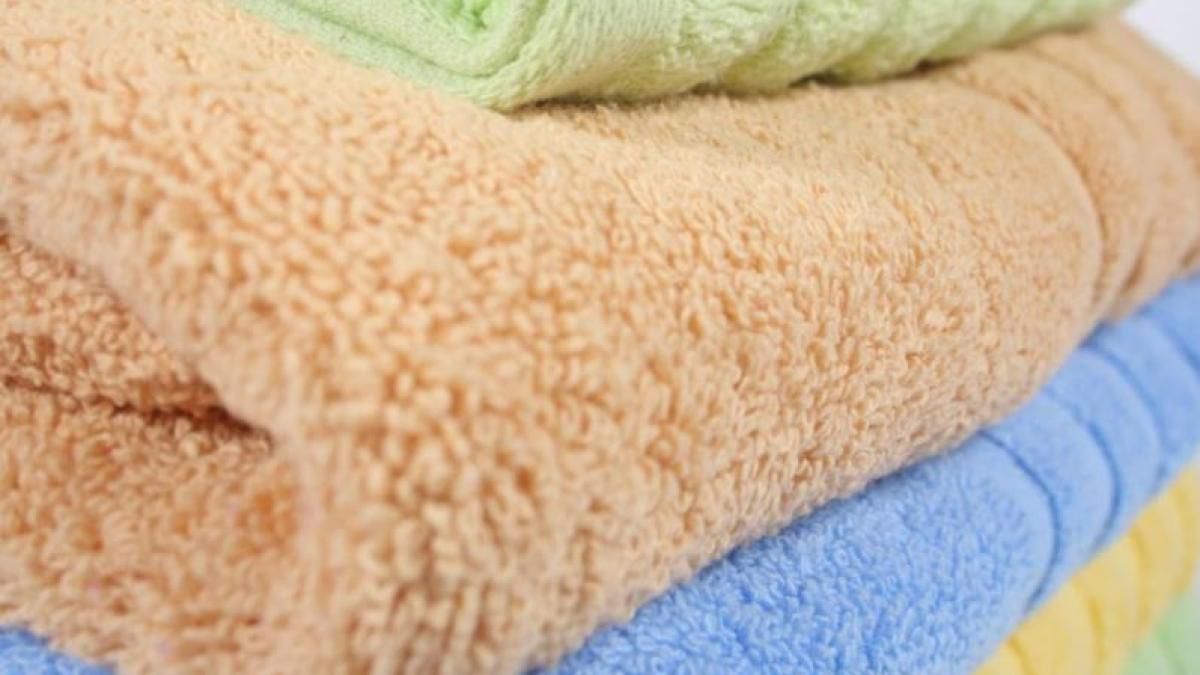 cum-scapam-de-mirosul-de-umezeala-din-prosoape--ne-salveaza-un-ingredient-pe-care-il-avem-cu-totii-in-casa-