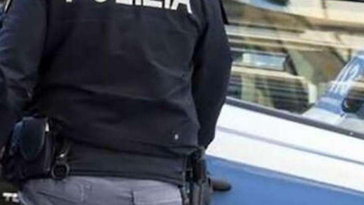 italia--un-hot-roman--saltat-de-politisti-in-timp-ce-se-pregatea-sa-sparga-niste-automobile-intr-o-parcare