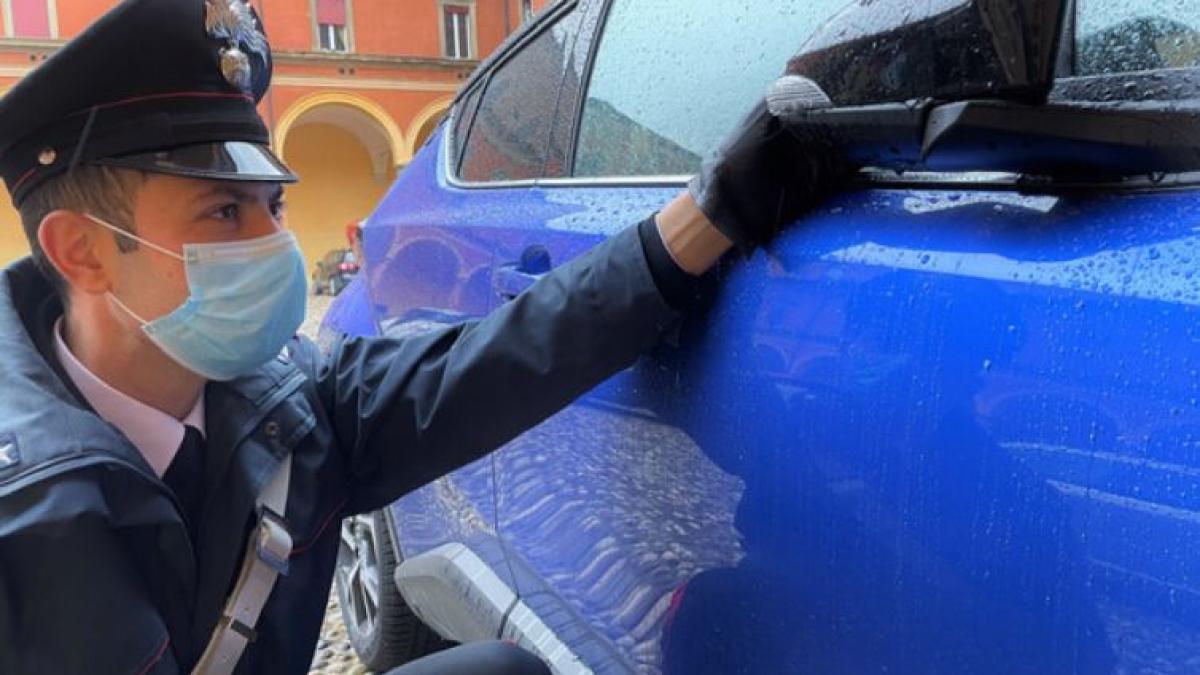 italia--un-cuplu-de-romani--acuzat-de-inmatricularea-fictiva-a-vehiculelor--cei-doi-aveau-in-acte-50-de-masini