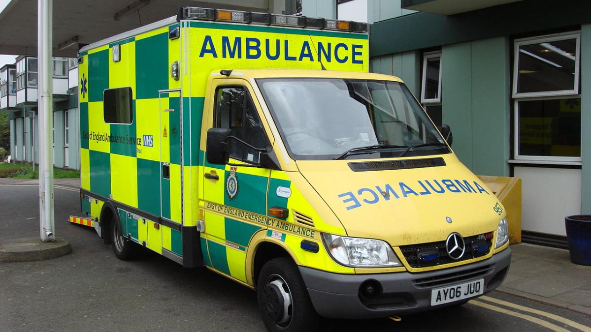 ambulanta_marea_britanie_ambulance_ambulanta_anglia