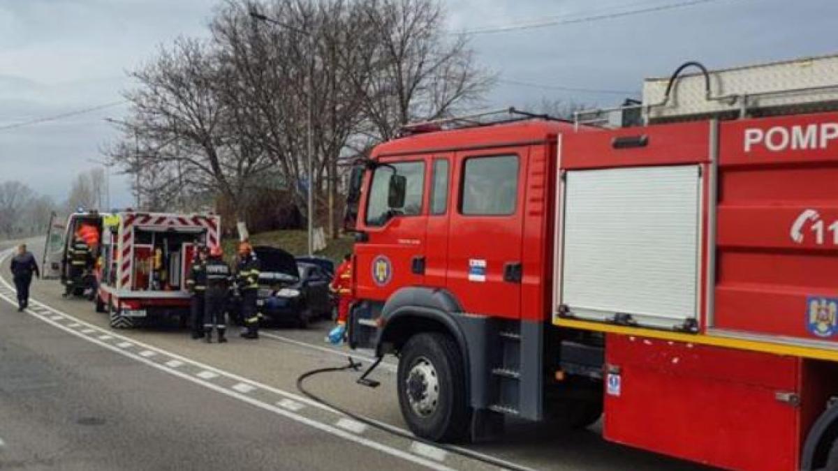 autoturism-cu-refugiati-ucraineni--implicat-intr-un-accident-rutier-in-targu-frumos--un-adolescent-a-ramas-incarcerat--sursa---bzi