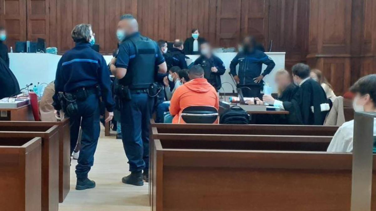 franta--trei-romani--prinsi-in-timp-de-jefuiau-un-centru-de-reciclare--si-au-aflat-pedepsele