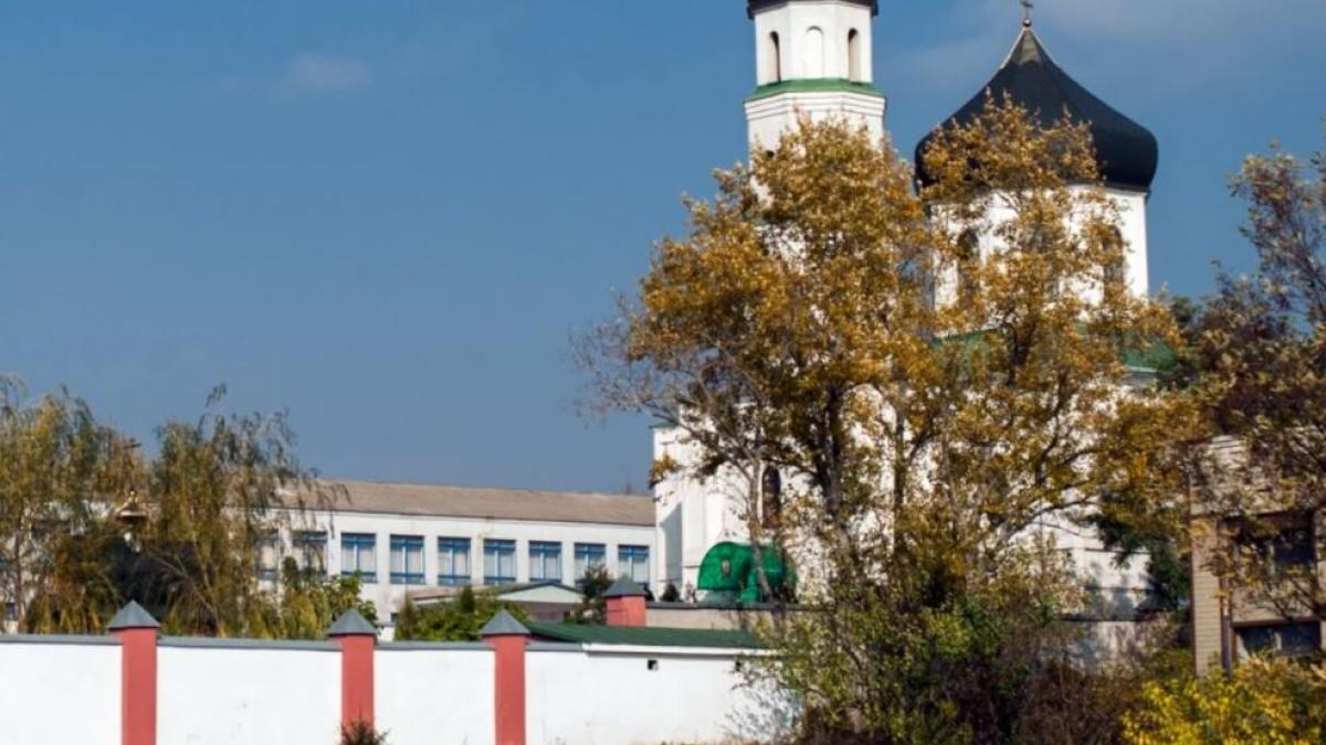 manastire-din-lugansk--in-care-se-aflau-mai-multi-calugari--distrusa-de-ocupantii-rusi