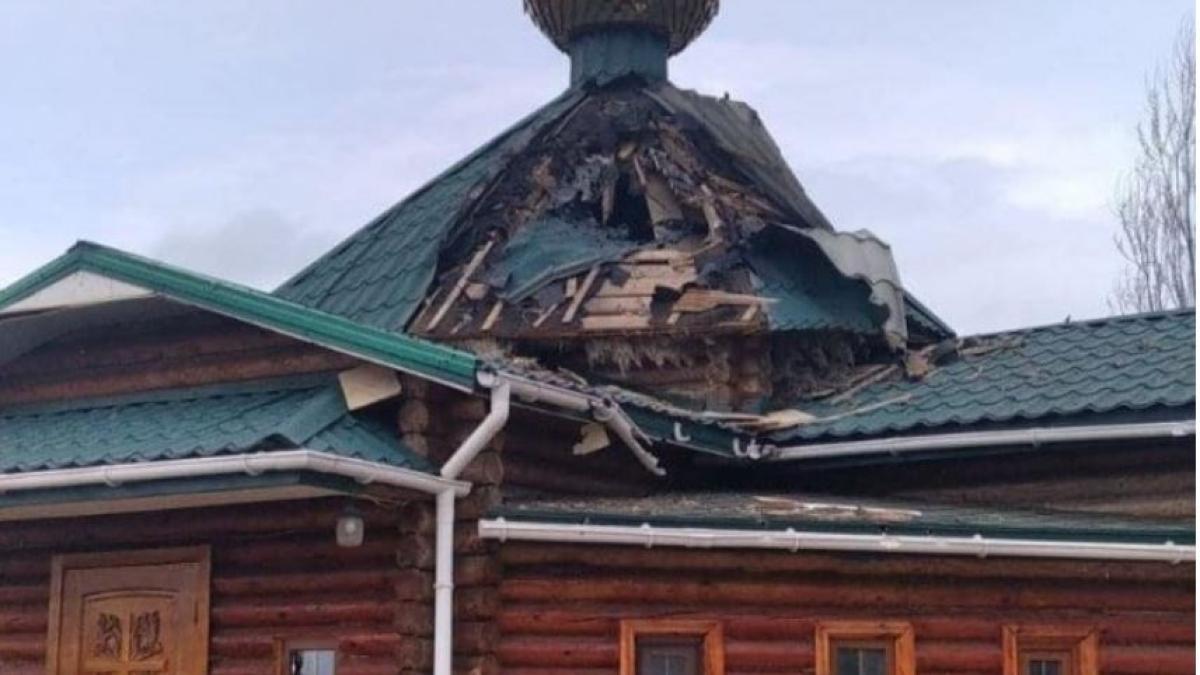 invadatorii-rusi-au-bombardat-o-biserica-din-regiunea-lugansk-doi-preoti-au-fost-raniti