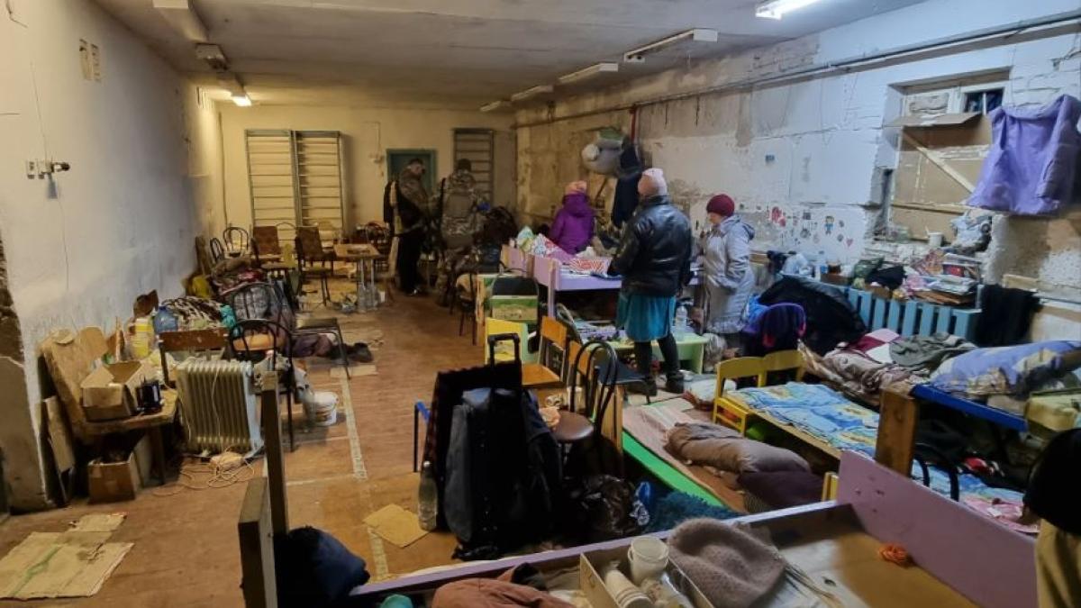 rusii-au-tinut-ostatici-peste-150-de-oameni-in-subsolul-unei-scoliiprc-c2prc-a0din-regiunea-cernihiv-cei-vii-stateau-cu-motii-langa-ei