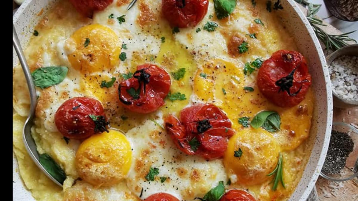 mamaliga-cu-parmezan-si-rosii-coapte---un-decliciu