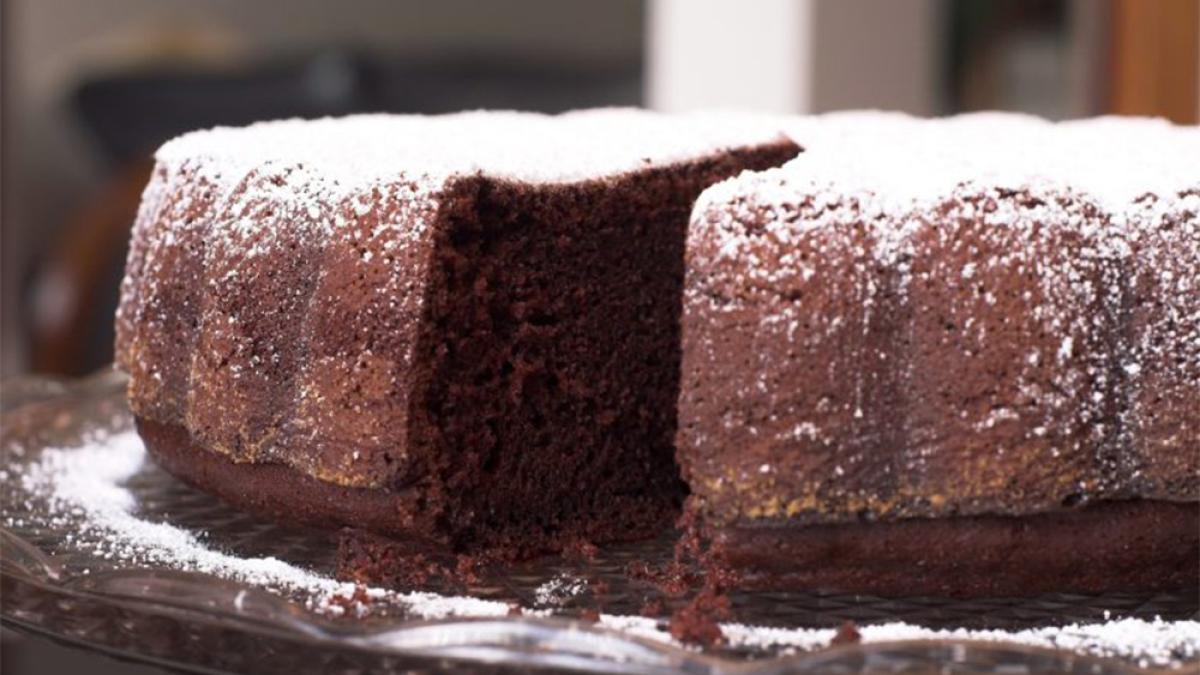 tort-magic-de-ciocolata--fara-faina--oua-sau-unt--ai-nevoie-doar-de-3-ingrediente-si-10-minute