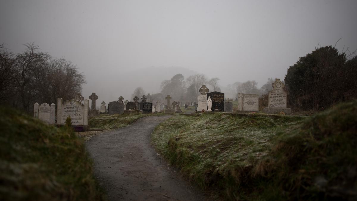 crucile-soldatilor-romani-dintr-un-cimitir-din-moldova--vandalizate-act-barbar-si-criminal