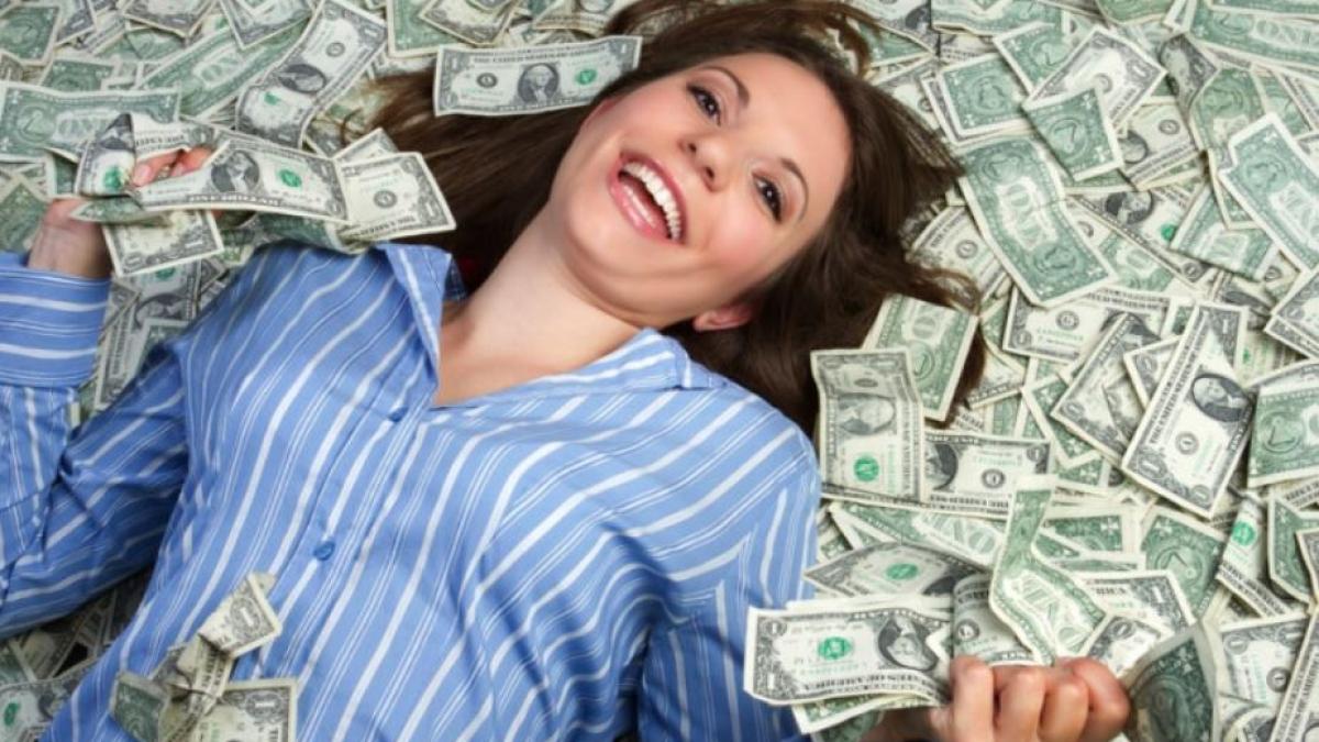 horoscop--cinci-zodii-vor-avea-noroc-cu-carul-in-luna-mai--banii-vor-cadea--practic--din-cer-pentru-acesti-nativi