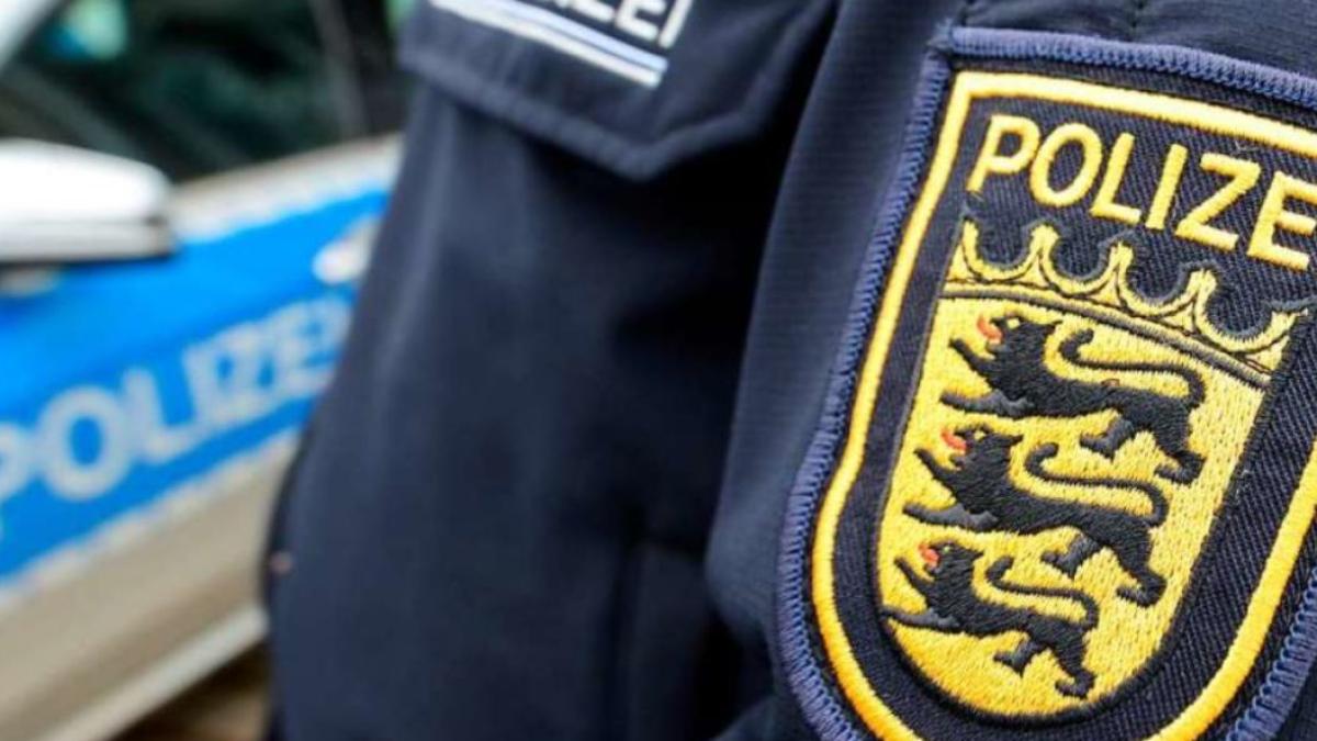 germania--mercedes--cu-trei-romani--tras-pe-dreapta--ofiterii-au-gasit--in-masina--portofelul-cu-bani--furat-de-la-un-pensionar