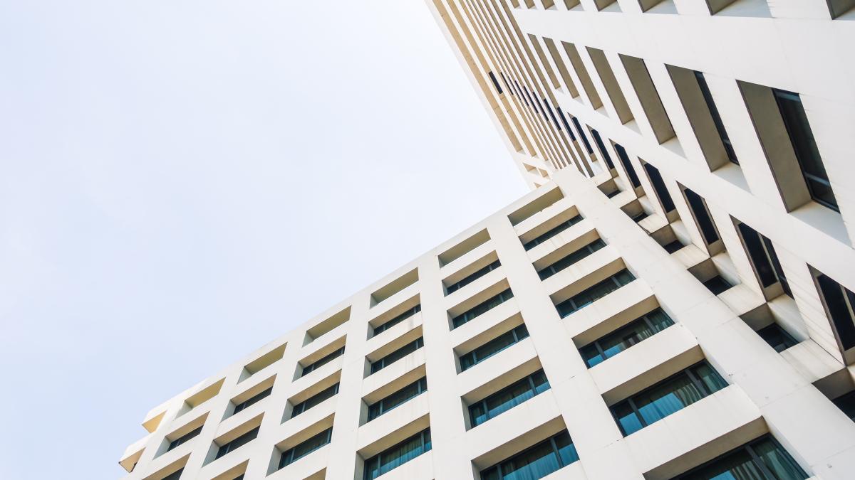 doi-copii-romani--in-stare-critica-dupa-ce-au-cazut-de-la-etajul-8-al-unui-bloc